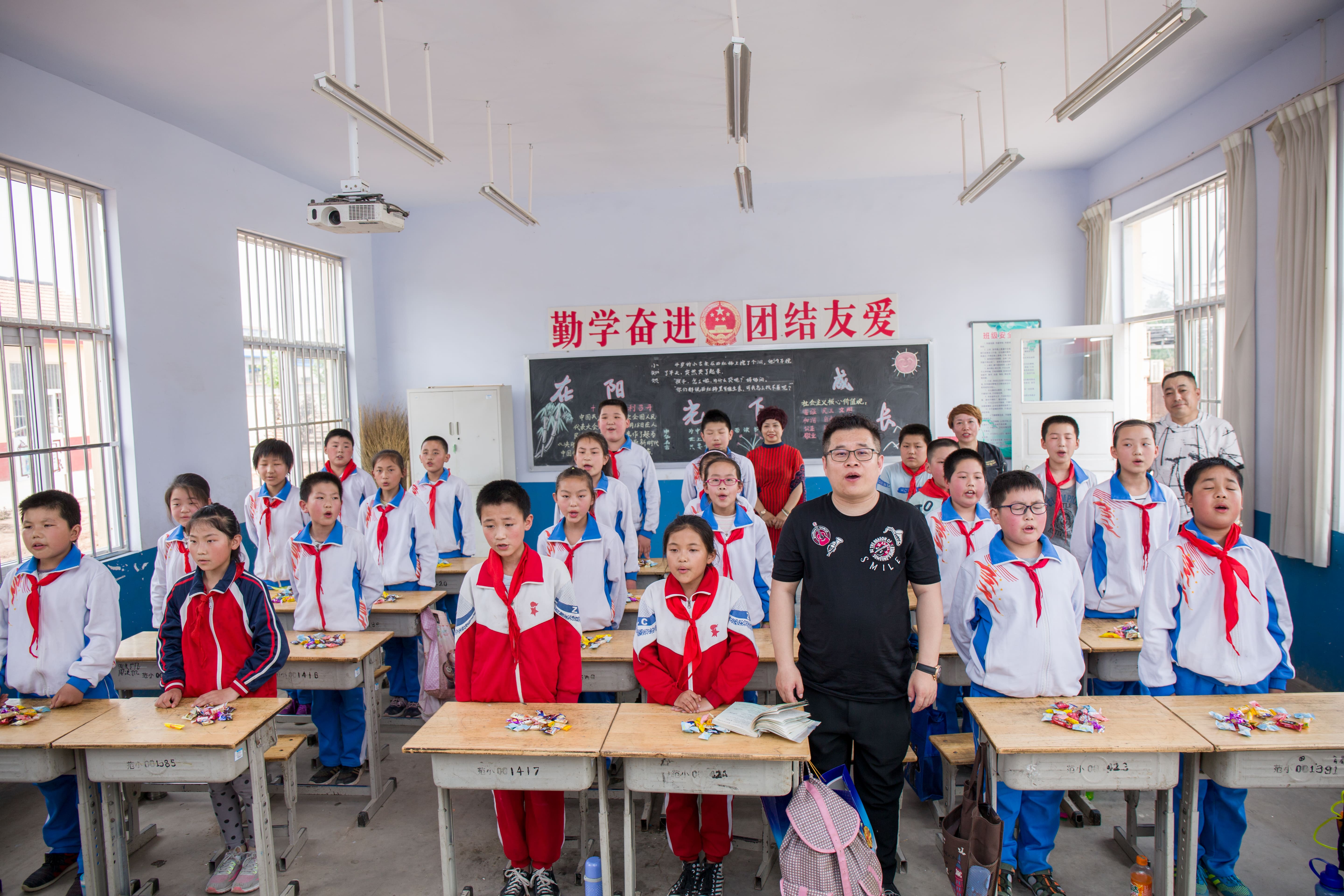 第142所 诸城市贾悦镇范家官庄mk体育（mksports集团）股份公司鹿永波小学