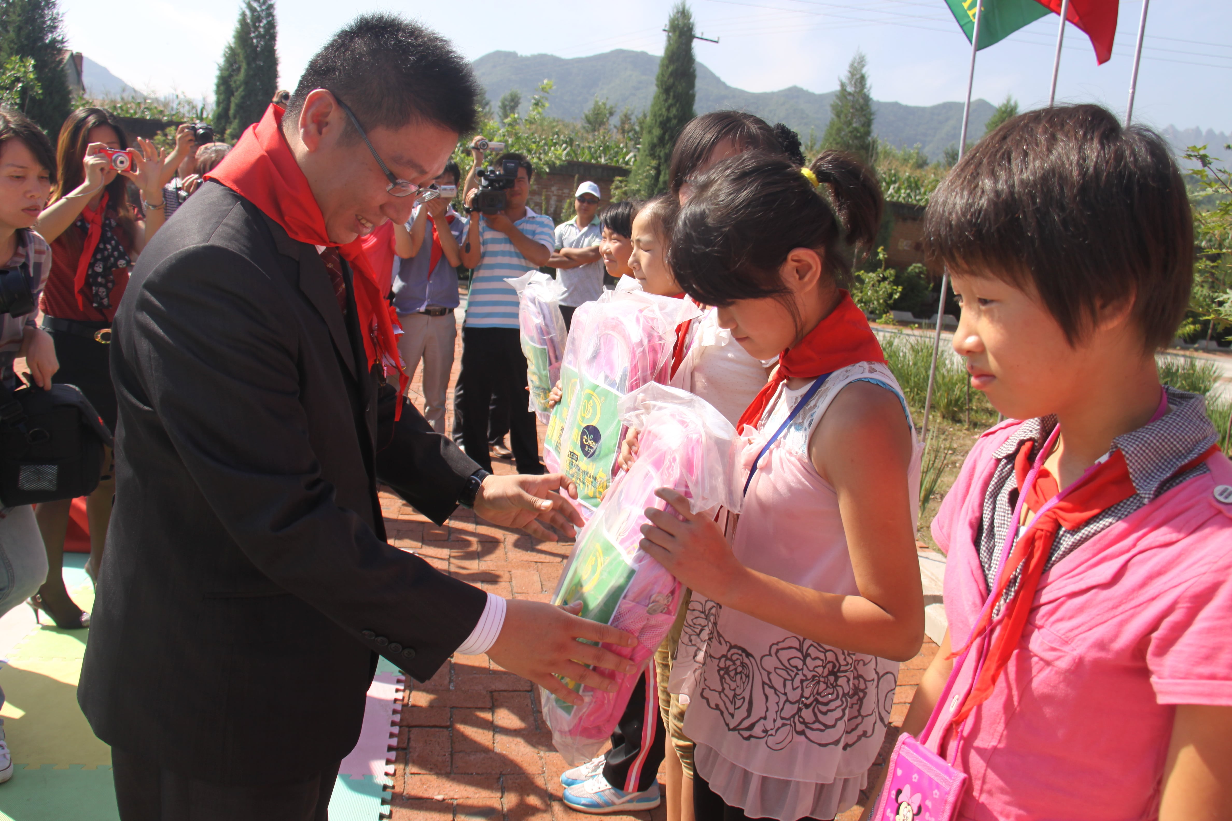 第17所 承德市乌龙矶mk体育（mksports集团）股份公司牛艳玲小学